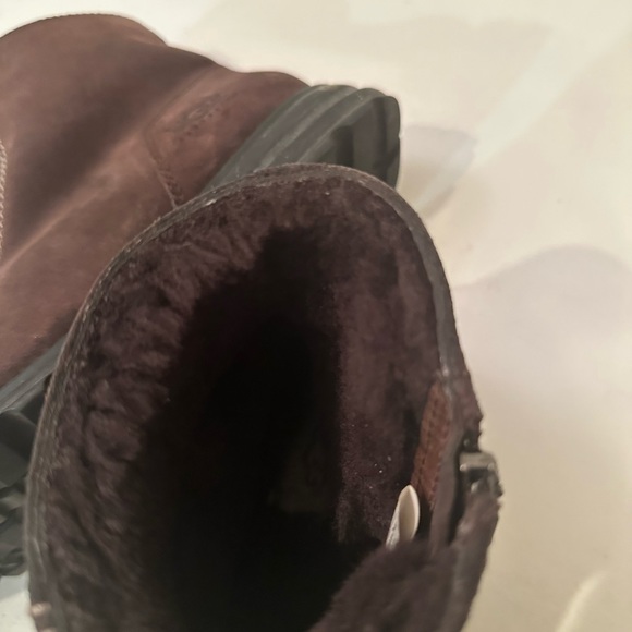 UGG brown suede with sheepskin fur inside very warm! - Picture 3 of 3